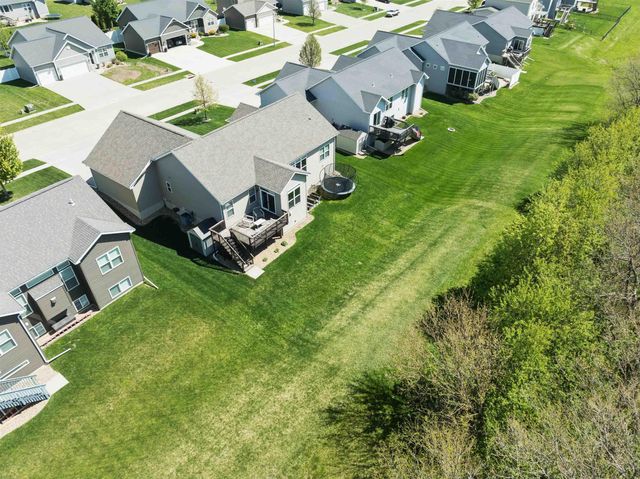 2921 Timber Cove Drive, Cedar Falls, IA 50613