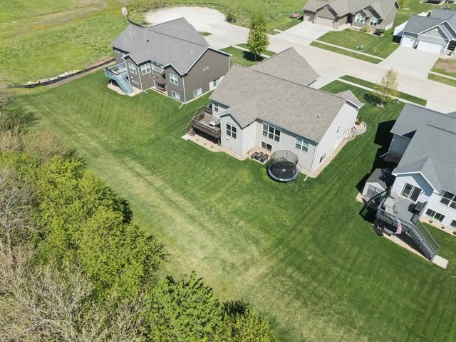 2921 Timber Cove Drive, Cedar Falls, IA 50613