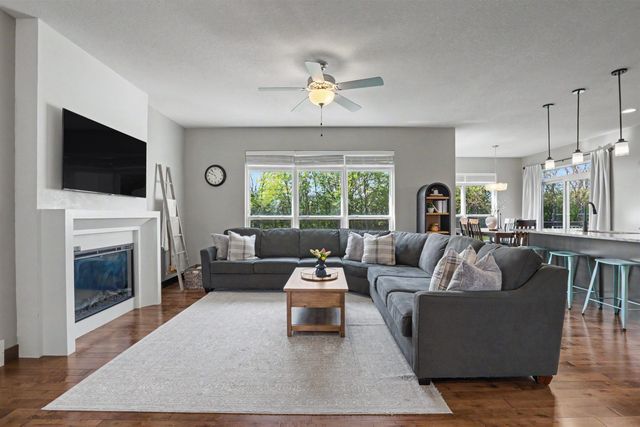2921 Timber Cove Drive, Cedar Falls, IA 50613