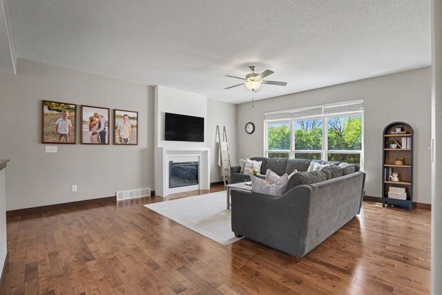 2921 Timber Cove Drive, Cedar Falls, IA 50613