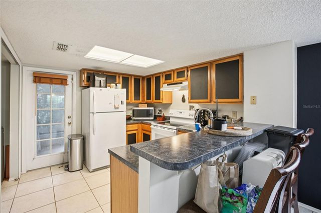 2316 FLETCHERS POINT CIRCLE, Tampa, FL 33613