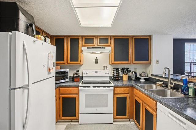 2316 FLETCHERS POINT CIRCLE, Tampa, FL 33613