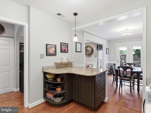 2712 KENWOOD AVE, Alexandria, VA 22302