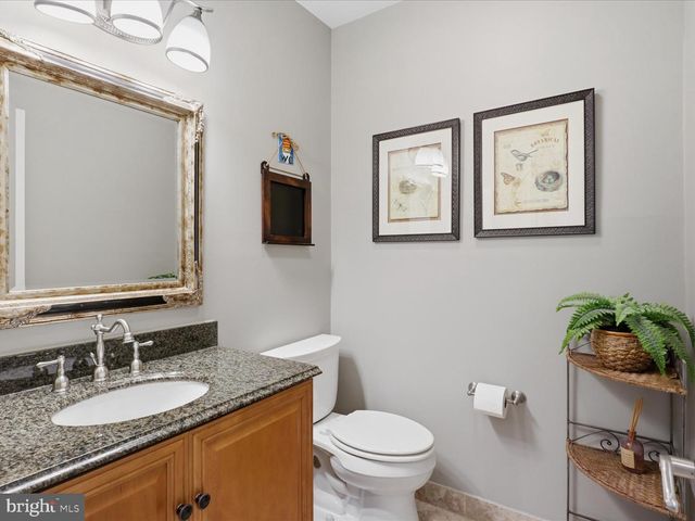 2712 KENWOOD AVE, Alexandria, VA 22302