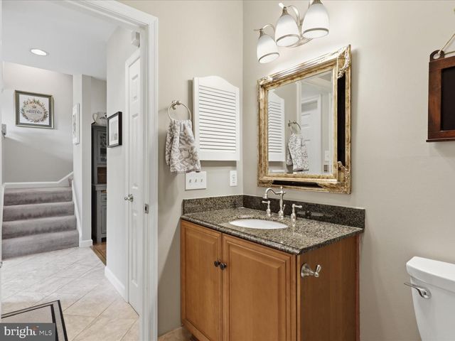 2712 KENWOOD AVE, Alexandria, VA 22302