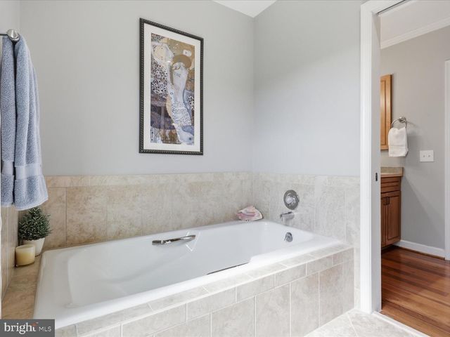 2712 KENWOOD AVE, Alexandria, VA 22302