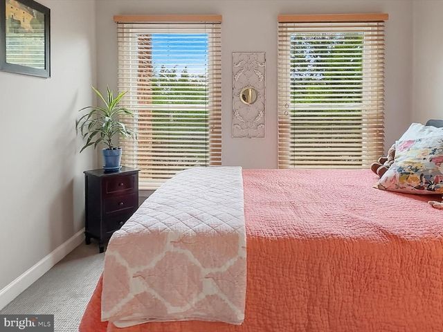 2712 KENWOOD AVE, Alexandria, VA 22302