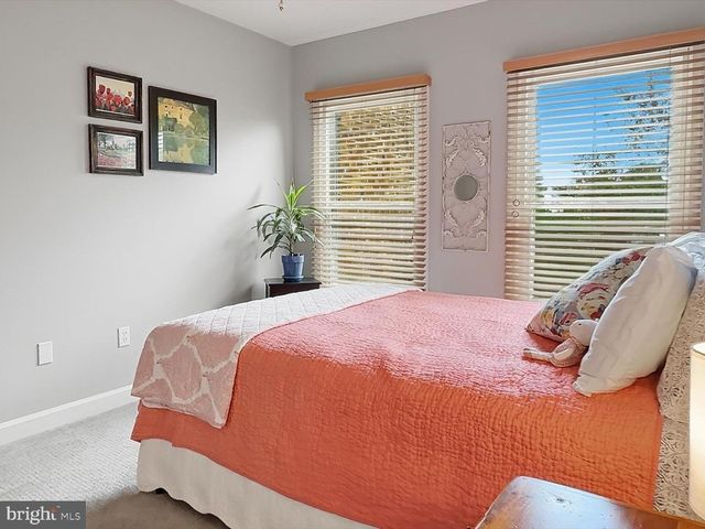2712 KENWOOD AVE, Alexandria, VA 22302