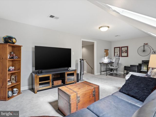 2712 KENWOOD AVE, Alexandria, VA 22302