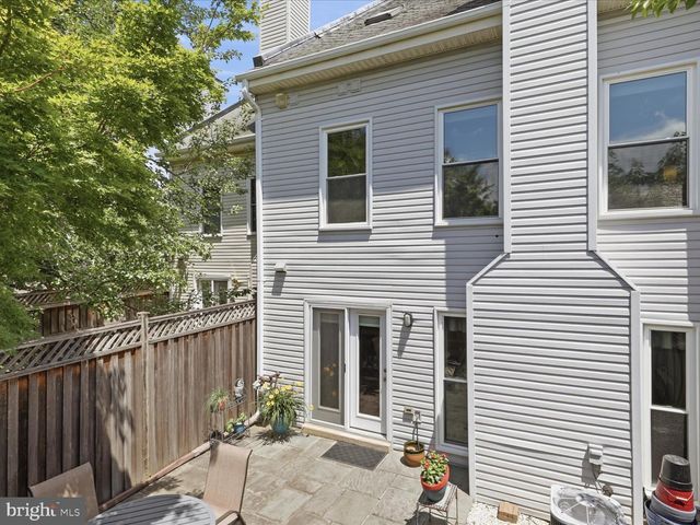 2712 KENWOOD AVE, Alexandria, VA 22302