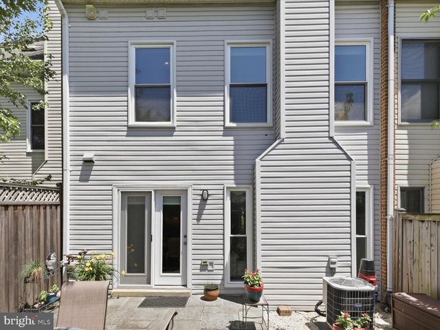 2712 KENWOOD AVE, Alexandria, VA 22302