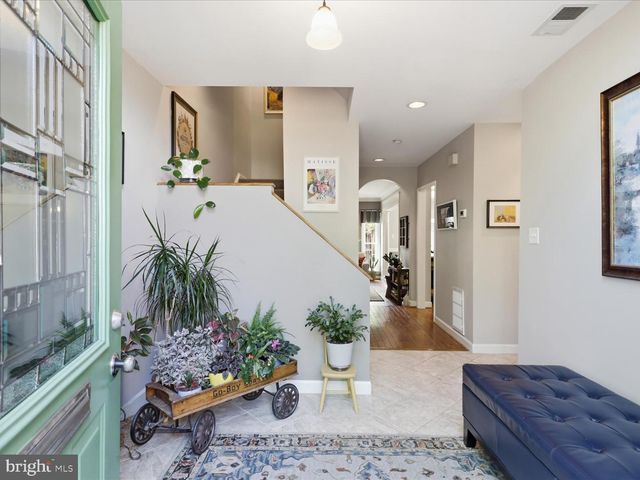 2712 KENWOOD AVE, Alexandria, VA 22302
