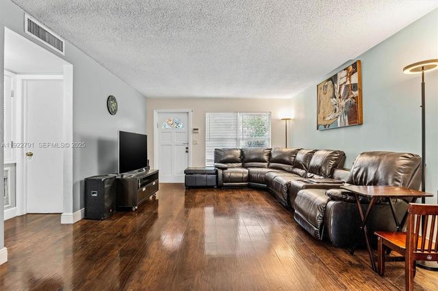 3321 NW 64th St, Fort Lauderdale, FL 33309