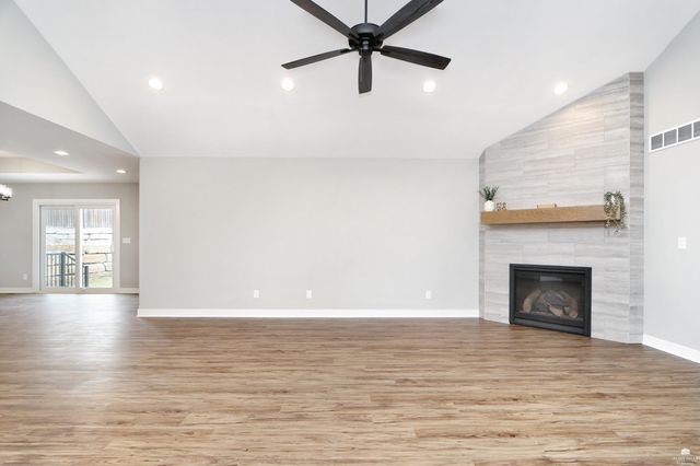 216 Highland Pointe Drive, Manhattan, KS 66503