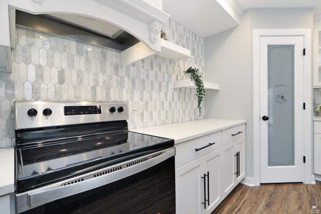 216 Highland Pointe Drive, Manhattan, KS 66503