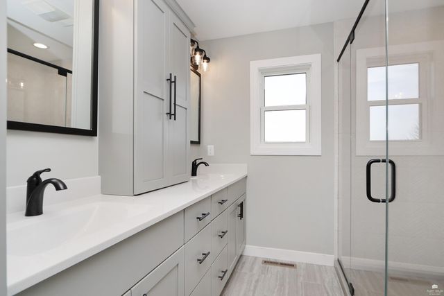 216 Highland Pointe Drive, Manhattan, KS 66503