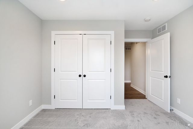 216 Highland Pointe Drive, Manhattan, KS 66503