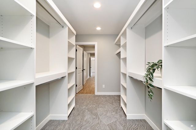 216 Highland Pointe Drive, Manhattan, KS 66503