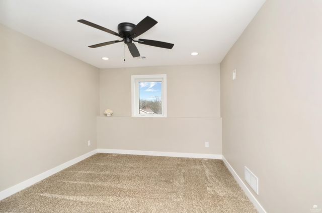 216 Highland Pointe Drive, Manhattan, KS 66503