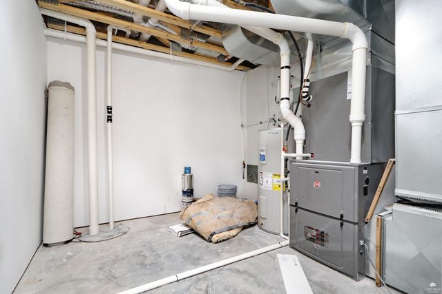 216 Highland Pointe Drive, Manhattan, KS 66503