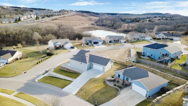 216 Highland Pointe Drive, Manhattan, KS 66503