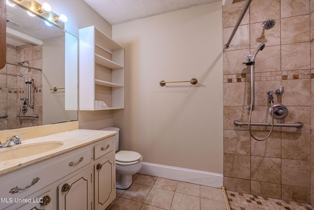 8467 Crazy Horse Cove, Hernando, MS 38632