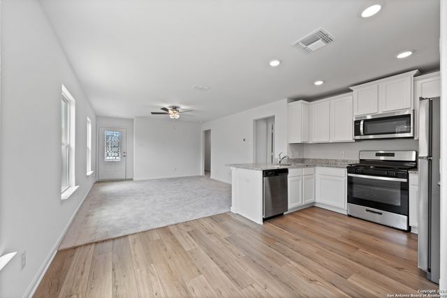 15118 Waterow View, Von Ormy, TX 78073