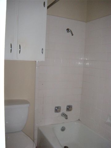 303 W 35th ST 203, Austin, TX 78705