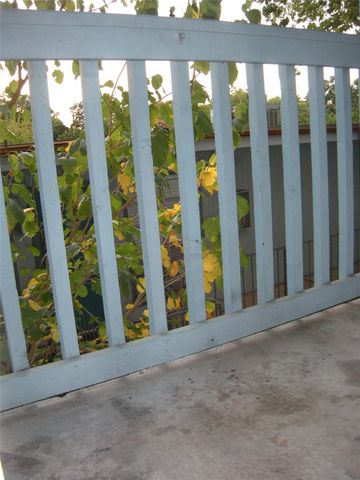 303 W 35th ST 203, Austin, TX 78705