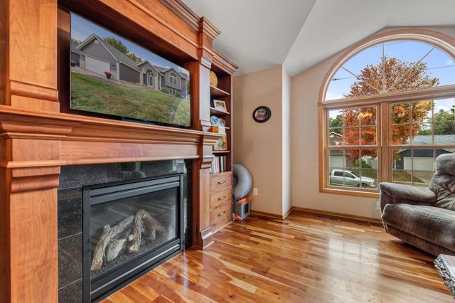 300 7th Street SW, Plainview, MN 55964