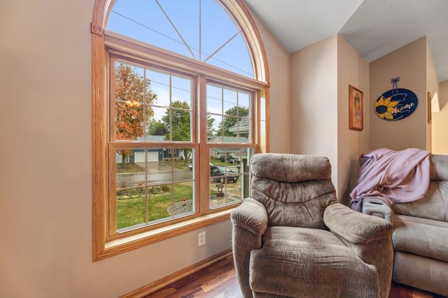 300 7th Street SW, Plainview, MN 55964