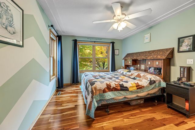 300 7th Street SW, Plainview, MN 55964