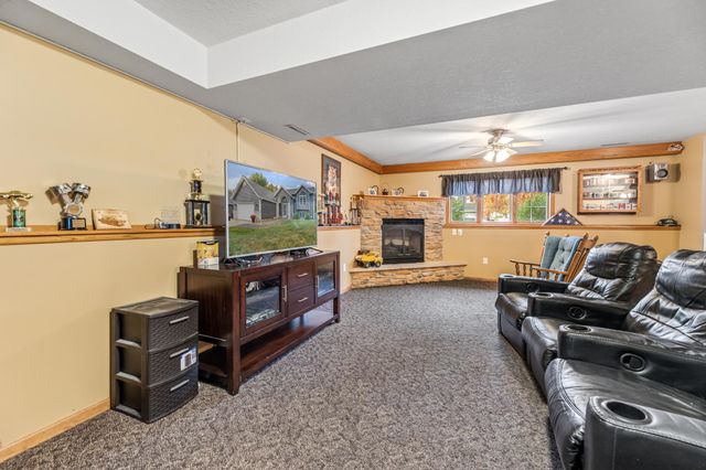 300 7th Street SW, Plainview, MN 55964