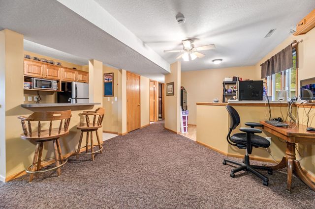 300 7th Street SW, Plainview, MN 55964