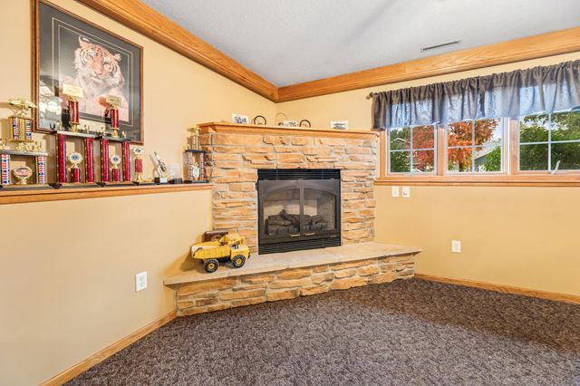 300 7th Street SW, Plainview, MN 55964