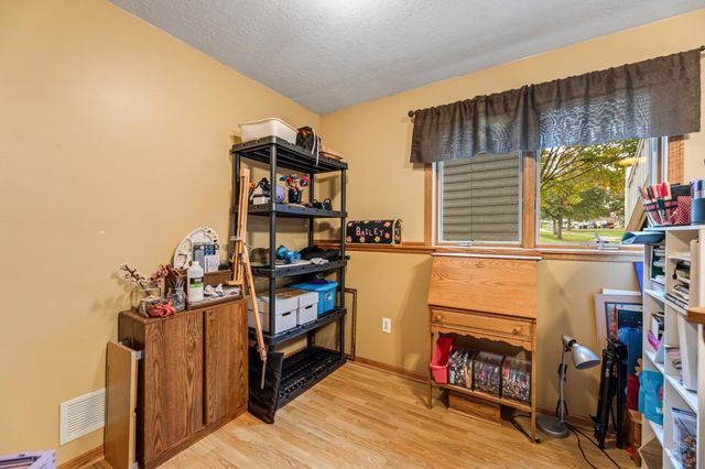 300 7th Street SW, Plainview, MN 55964