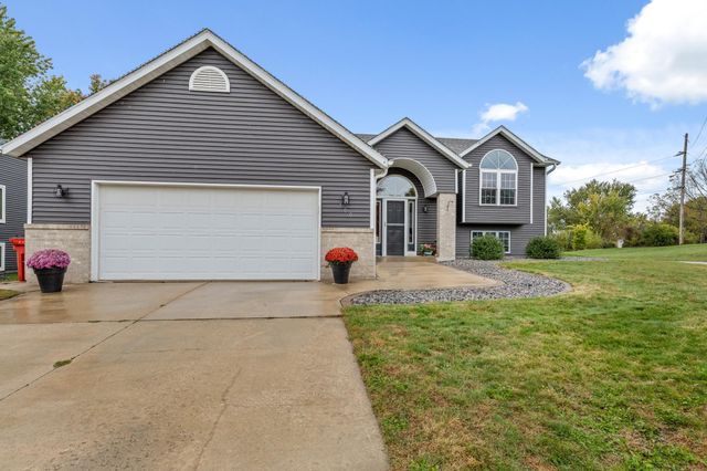 300 7th Street SW, Plainview, MN 55964