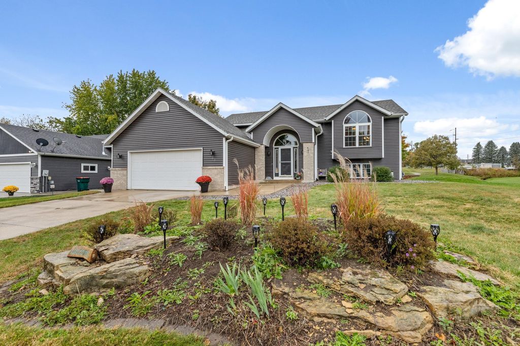 300 7th Street SW, Plainview, MN 55964