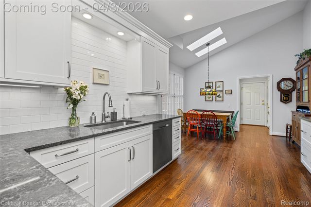 10002 Harbor Place Drive, St. Clair Shores, MI 48080