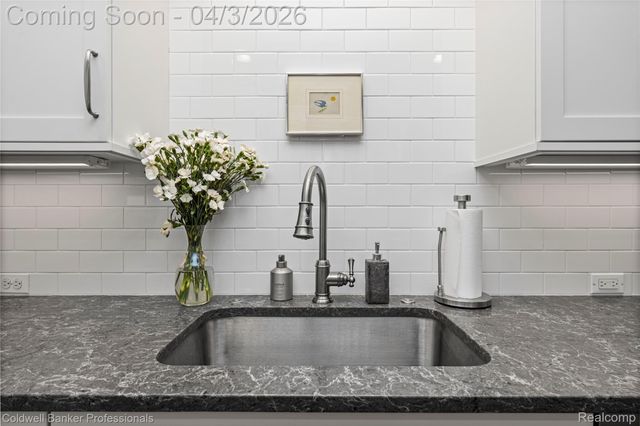 10002 Harbor Place Drive, St. Clair Shores, MI 48080