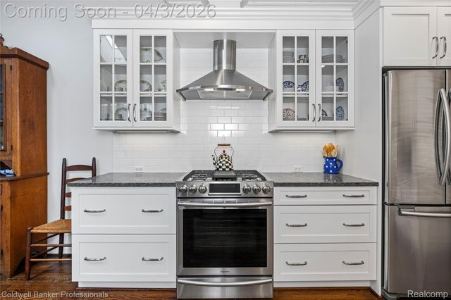 10002 Harbor Place Drive, St. Clair Shores, MI 48080