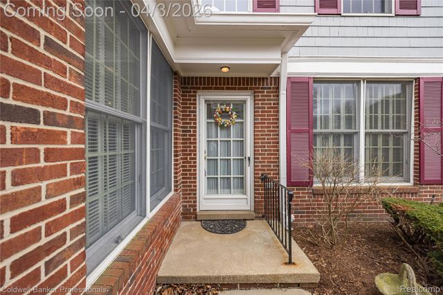 10002 Harbor Place Drive, St. Clair Shores, MI 48080