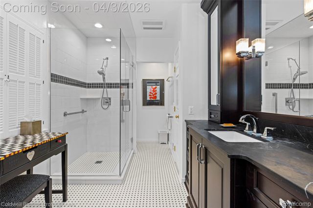 10002 Harbor Place Drive, St. Clair Shores, MI 48080