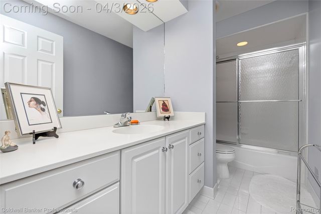 10002 Harbor Place Drive, St. Clair Shores, MI 48080