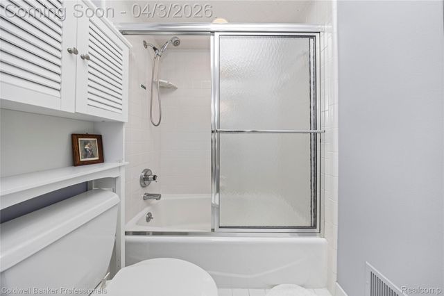 10002 Harbor Place Drive, St. Clair Shores, MI 48080