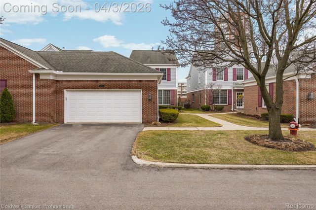 10002 Harbor Place Drive, St. Clair Shores, MI 48080