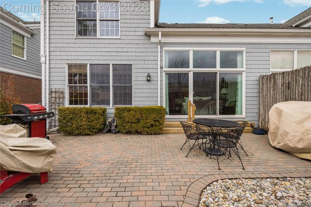 10002 Harbor Place Drive, St. Clair Shores, MI 48080