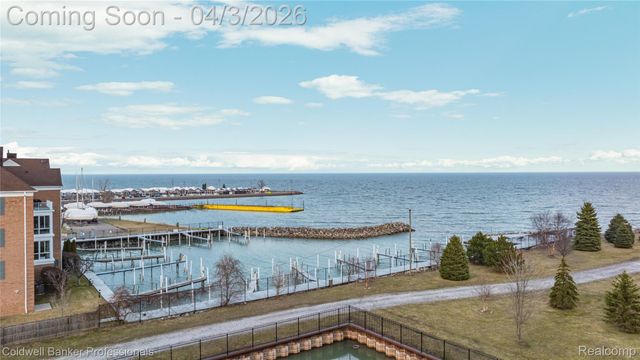 10002 Harbor Place Drive, St. Clair Shores, MI 48080