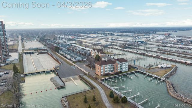 10002 Harbor Place Drive, St. Clair Shores, MI 48080