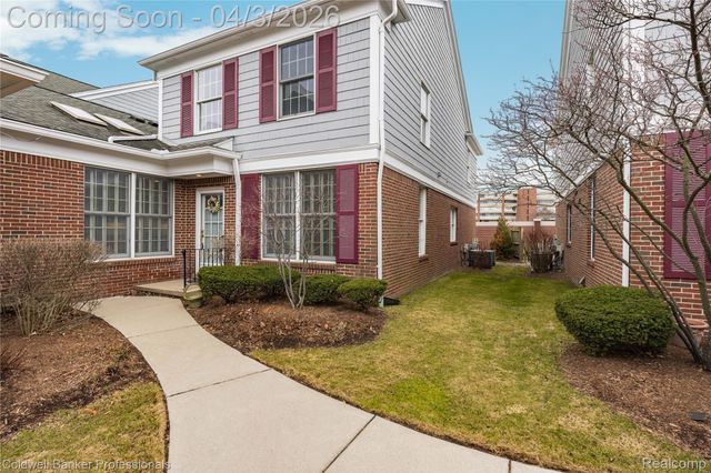 10002 Harbor Place Drive, St. Clair Shores, MI 48080